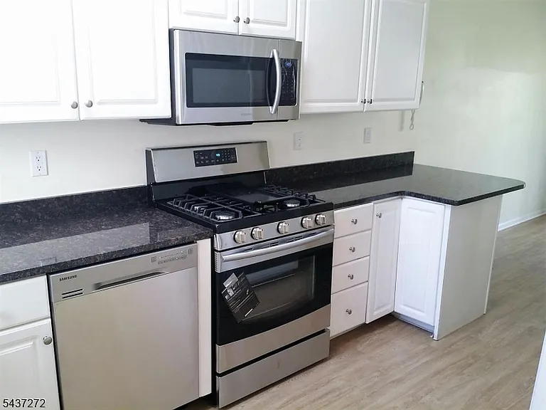 1310 Grandview Ct — Photo 6