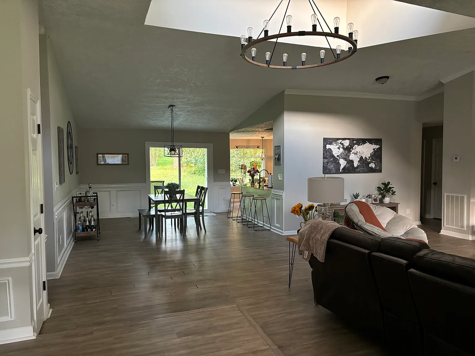 4 bed, 2.5 bath, 2342 sqft, $2,350 — Photo 4