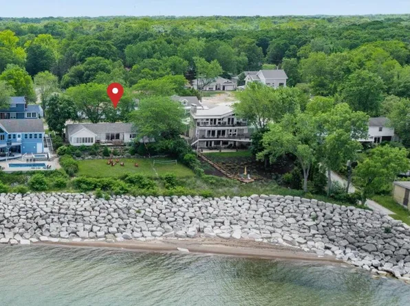 1414 Shore Dr, New Buffalo, MI 49117