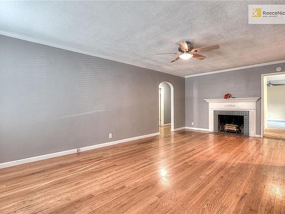 Beautiful original hardwood floors!!
