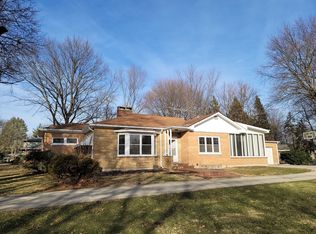 27W130 Bauer Rd, Naperville, IL 60563