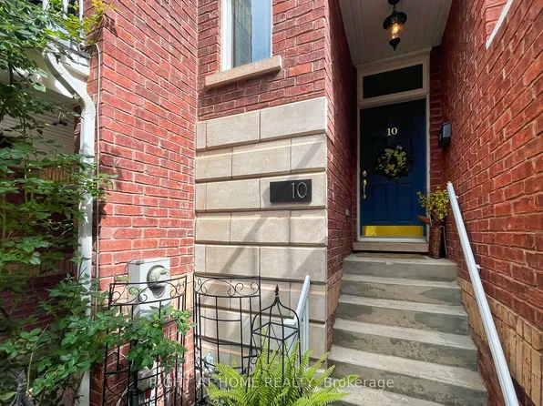 120 Bronte Rd #10, Oakville, ON L6L 3C1