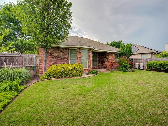 4th image of 800 Stags Leap Dr