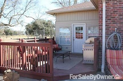 Deck : Pool & Gym Access