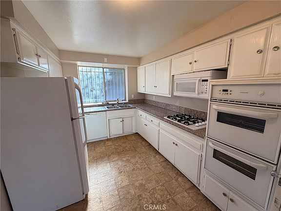 4th image of 19442 Cliveden Ave