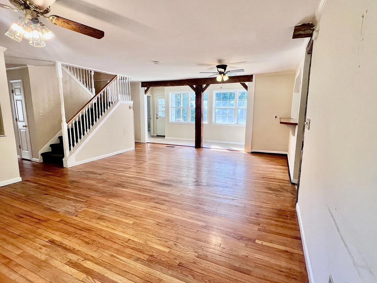 112 Cherry Ln L 6 Bed, 3 Bath — Photo 4