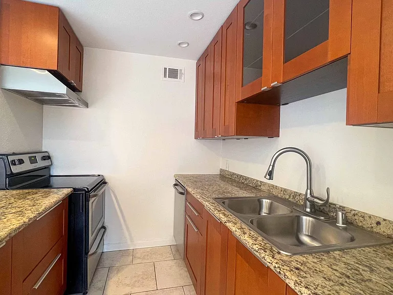 1311 Evergreen St — Photo 11