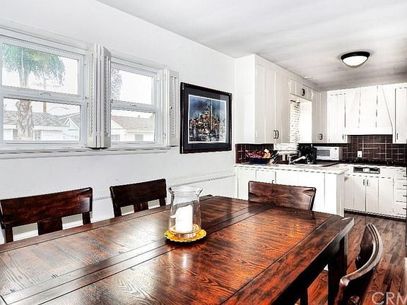 Upstairs back Unit - Dining