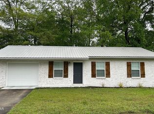 664 2nd St, Chipley, FL 32428