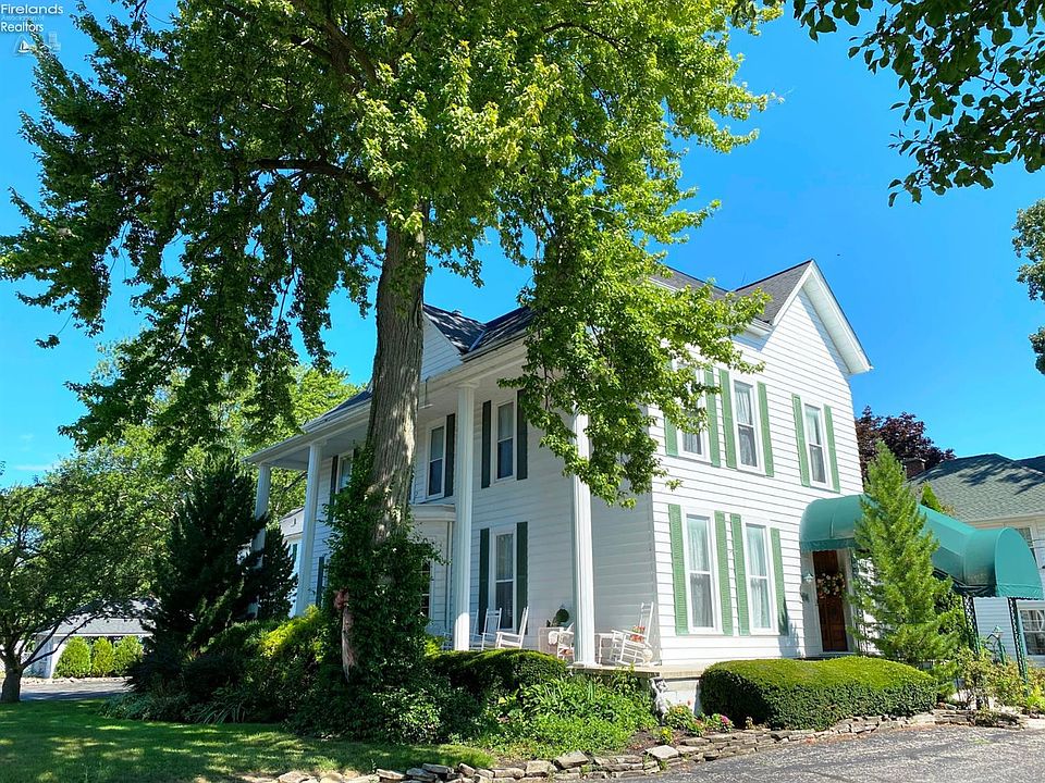 229 Center St, Huron, OH 44839 Zillow