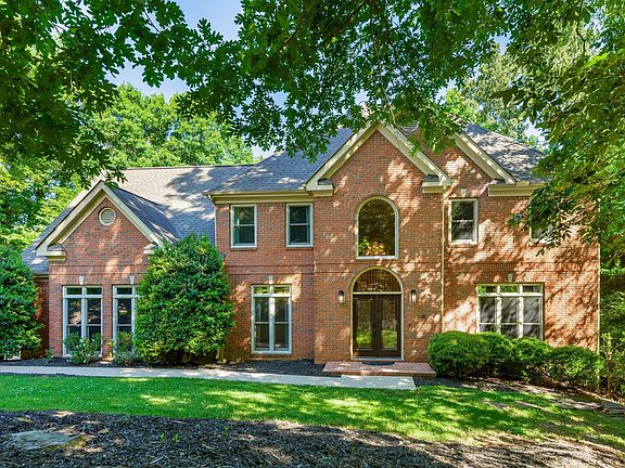 2nd image of 1905 Summer Breeze Ln