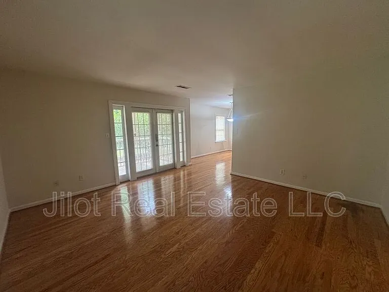 1445 Monroe Dr NE #C38 — Photo 3