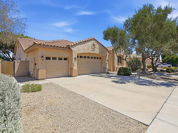 4th image of 8056 W LOUISE Drive