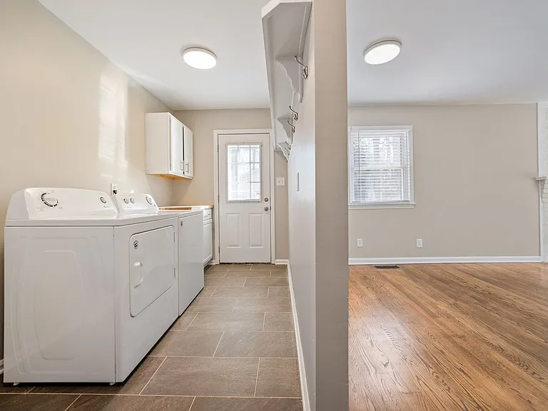 213 Barnes St — Photo 10
