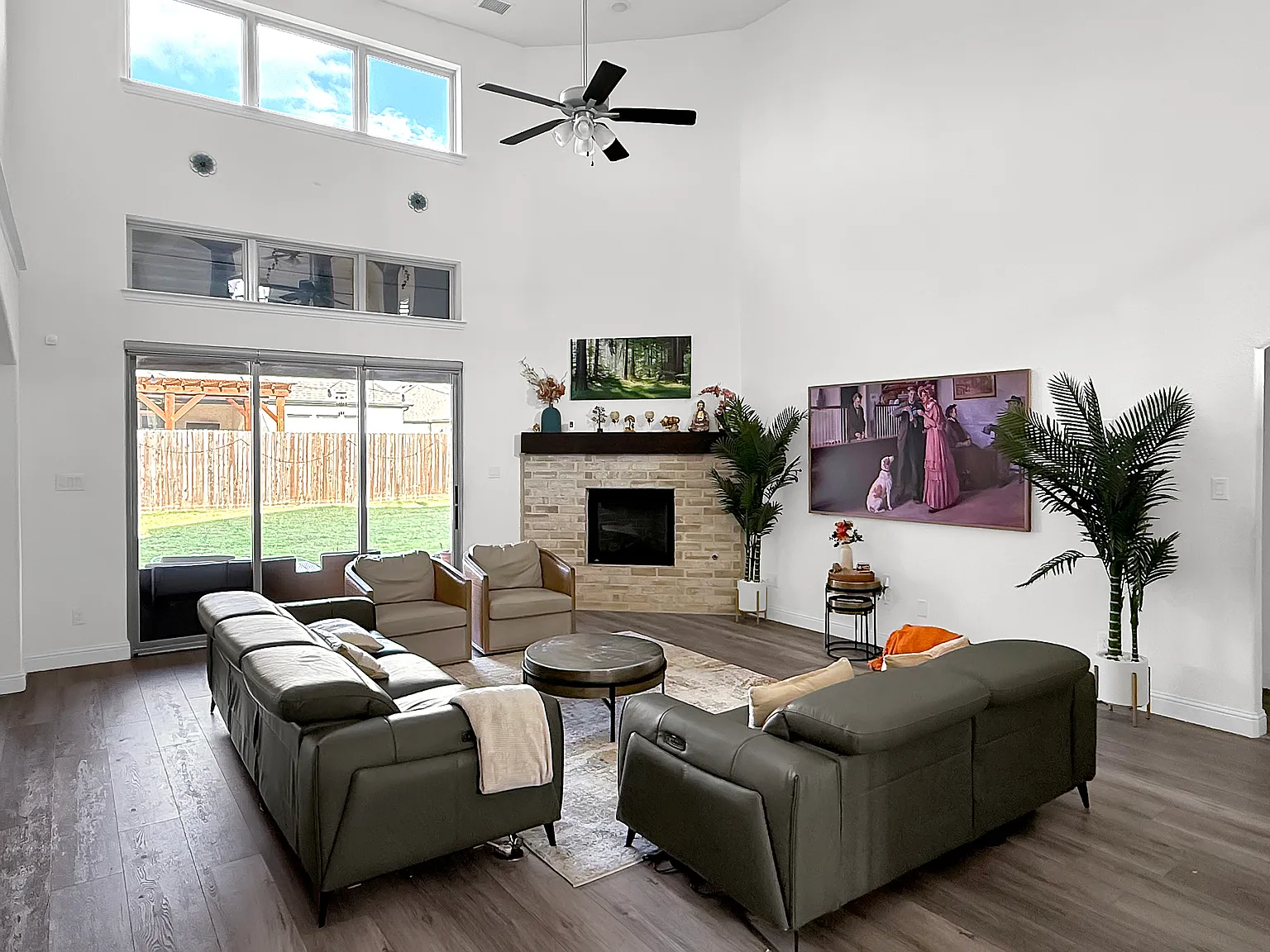 5 bed, 3816 sqft, $3,950 — Photo 4
