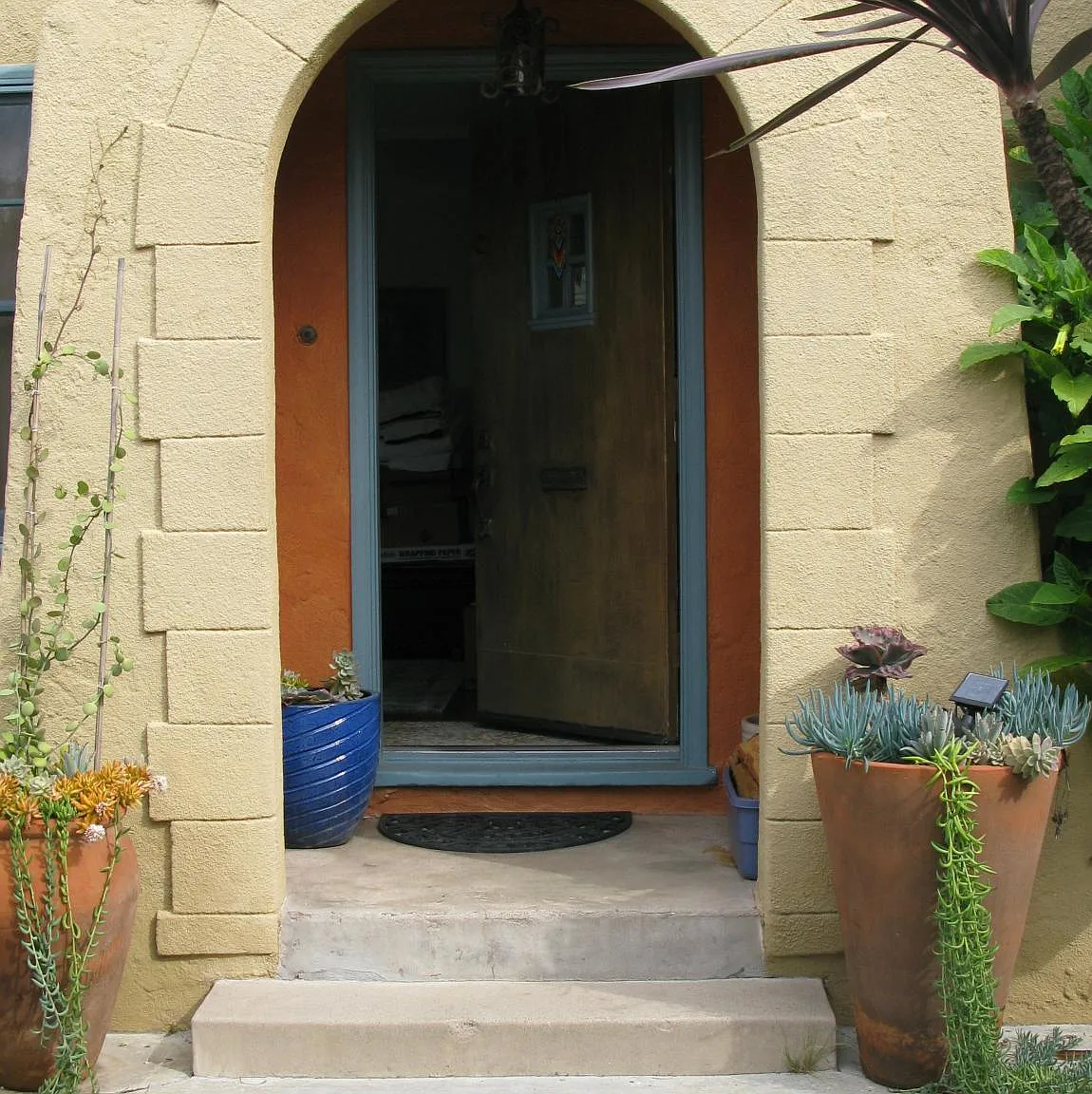 153 E Lewis St — Photo 1