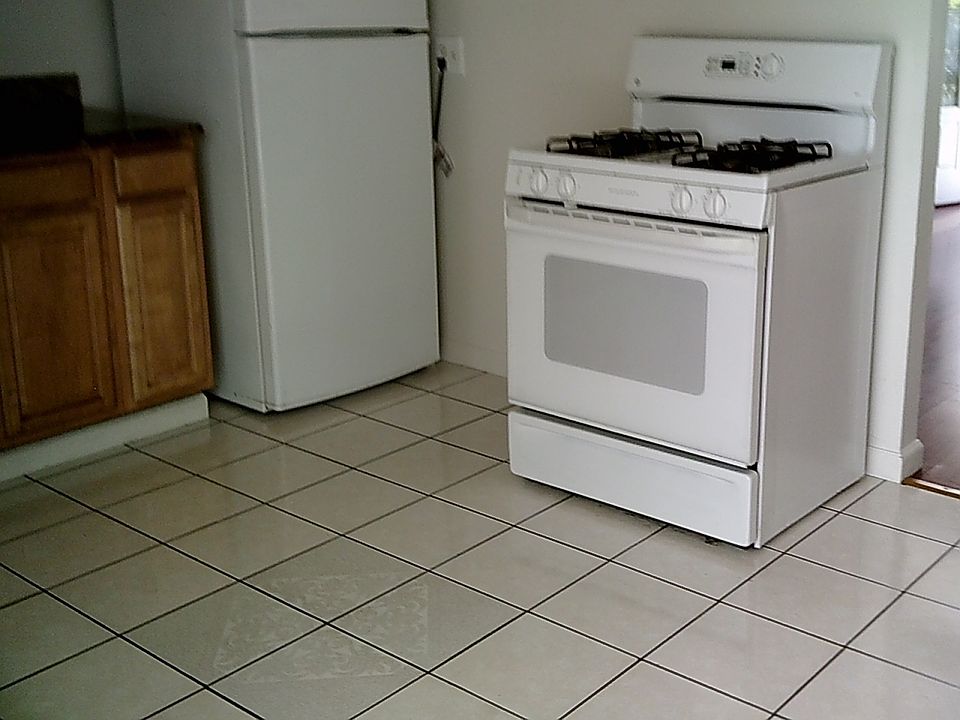 2nd image of 1546 Magazine St