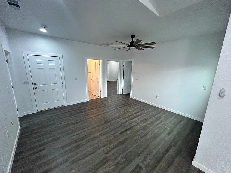 1527 W Orangeburg Ave — Photo 13