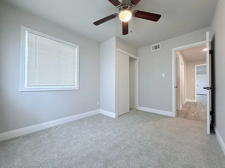 430 W Wilson Ave — Photo 9