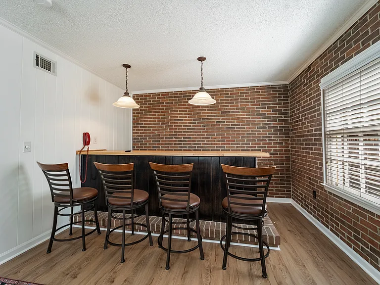 605 Regent Rd — Photo 18