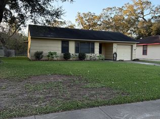 326 Redwood St, Lake Jackson, TX 77566