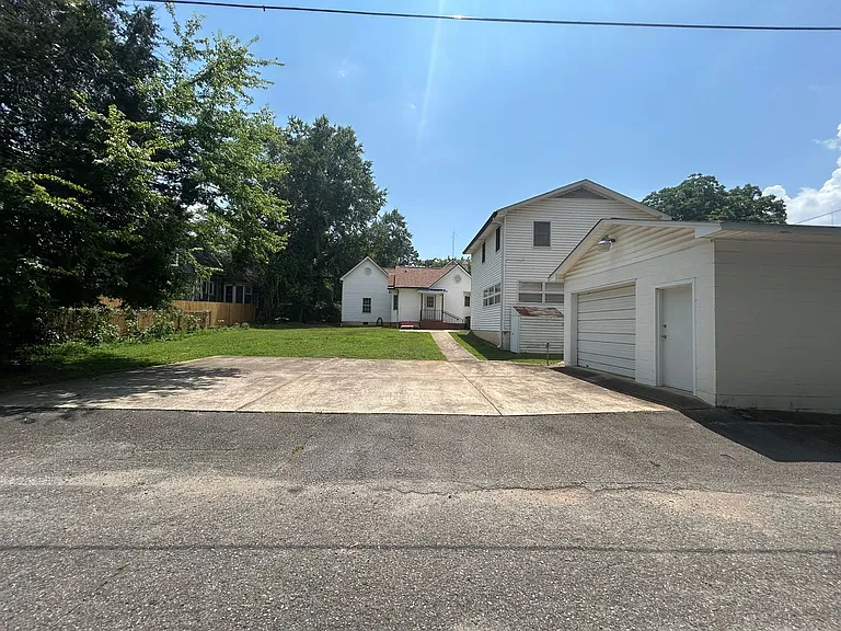 213 E Buford St — Photo 25