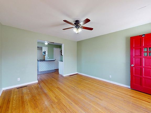 4th image of 301 E 13th St