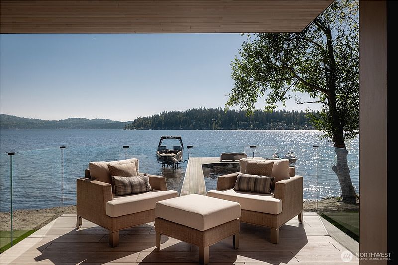 5th image of 3101 E Lake Sammamish Parkway NE