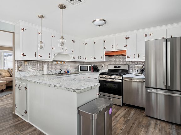 5th image of 1409 Long Beach Blvd #2