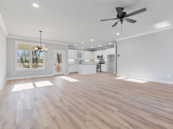 3rd image of 8 Branchwood Ln