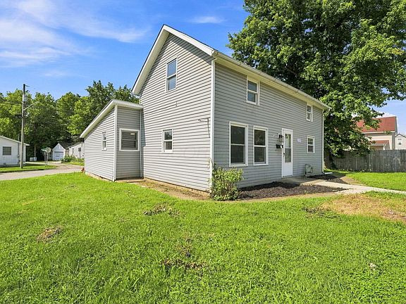3rd image of 213 Town St