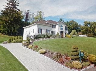 1 Janna Ct, Chestnut Ridge, NY 10977