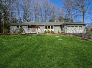 3 Brook Rd W, Hewitt, NJ 07421