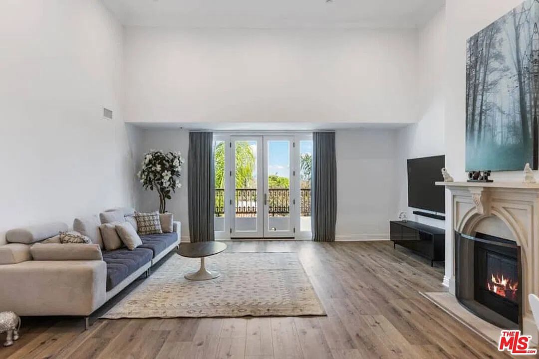 2 bed, 2.5 bath, 1736 sqft, $11,000 — Photo 3