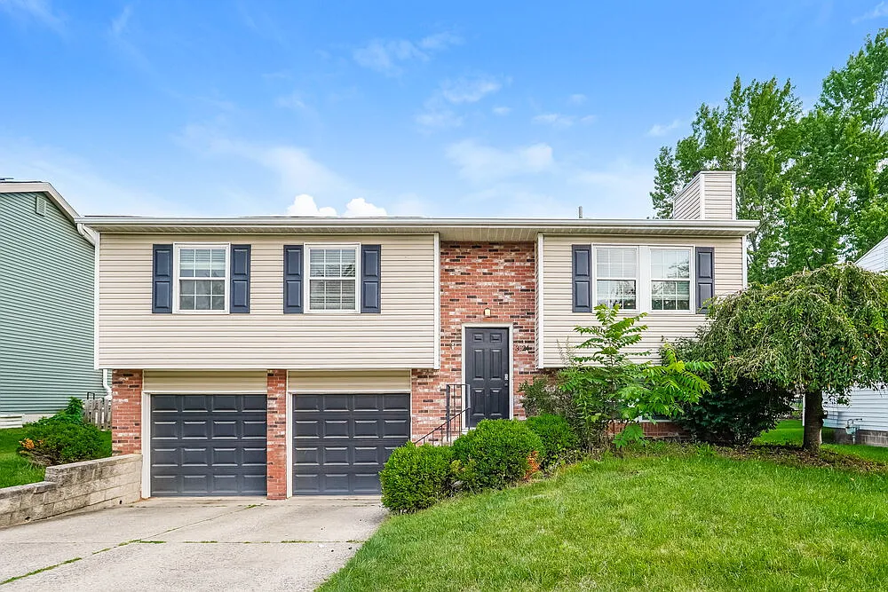 3 bed, 2.5 bath, 1408 sqft, $2,320 — Photo 1