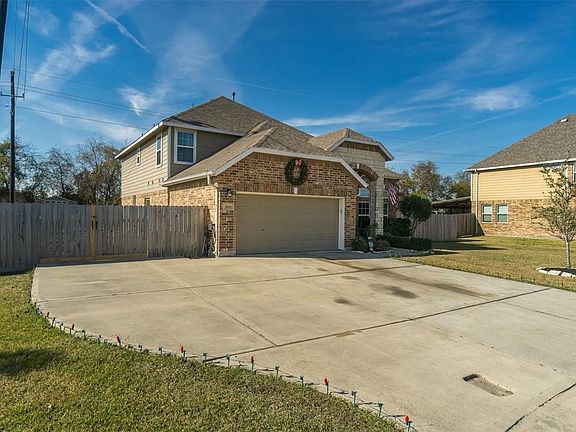 3rd image of 3930 Cypress Point Dr