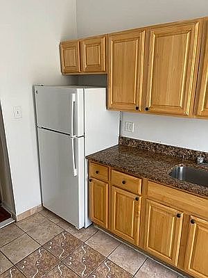 3rd image of 325 E 206th St #35