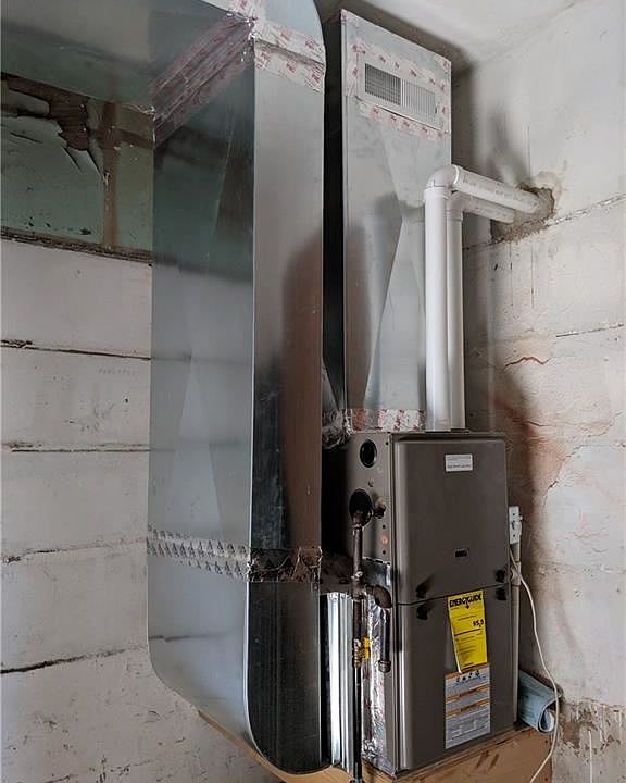 2nd image of 215 Lawrence St