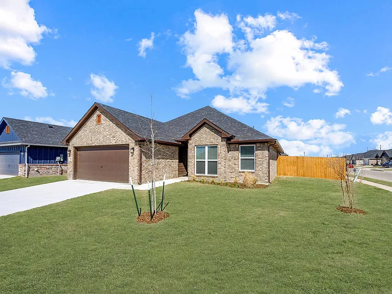 2801 Tulip Dr — Photo 6