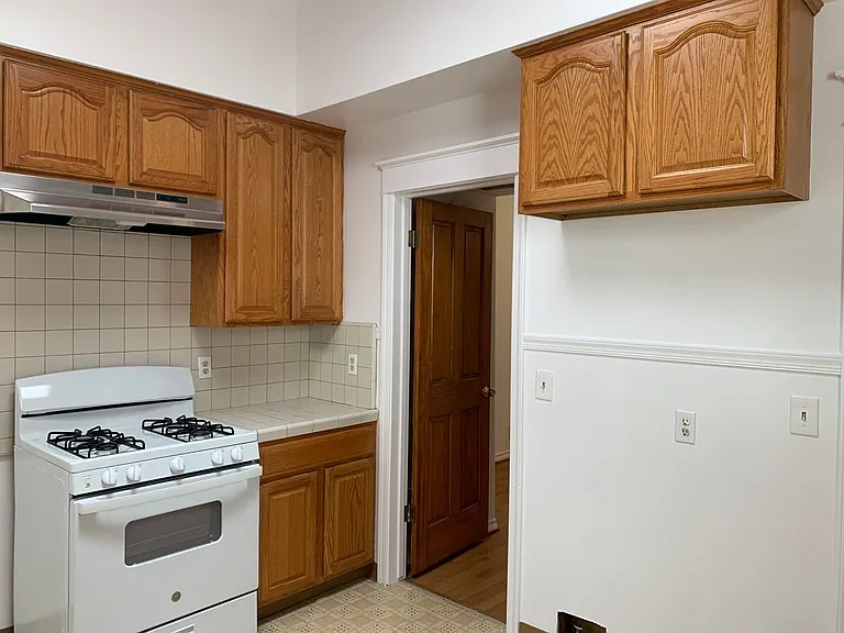 627 N Hill Pl — Photo 10