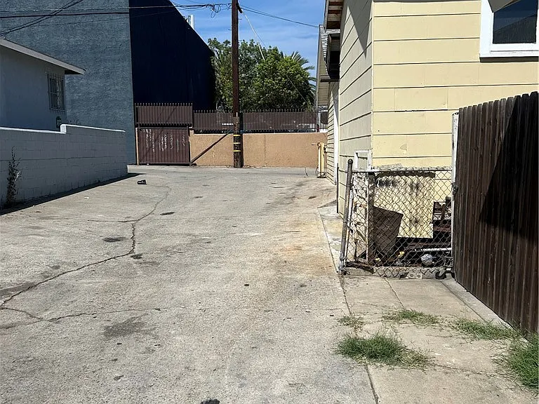 669 W Ofarrell St — Photo 32
