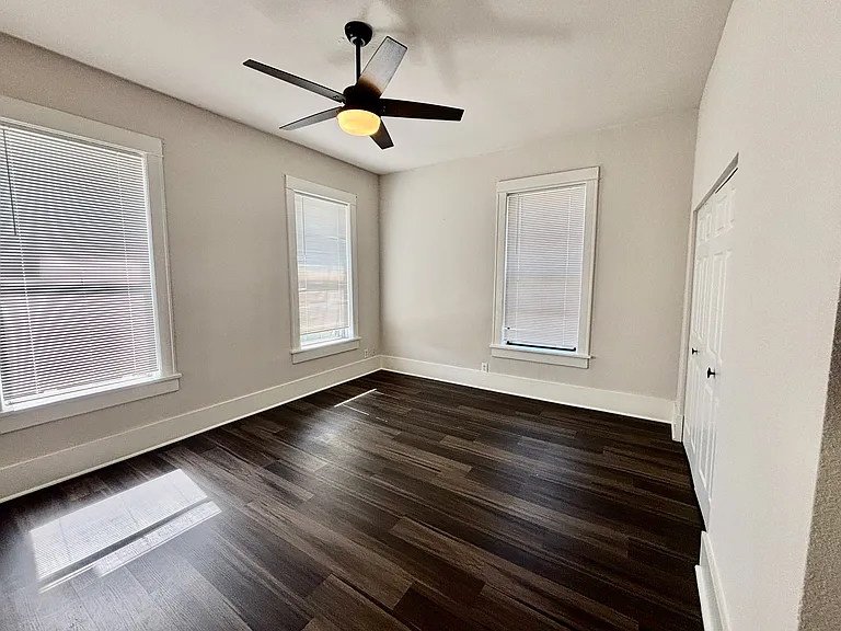 1910 N Carroll Ave — Photo 14