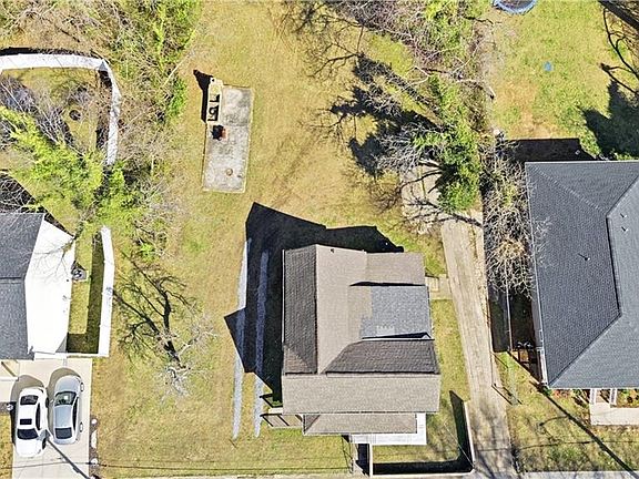 4th image of 1303 N Jackson Ave