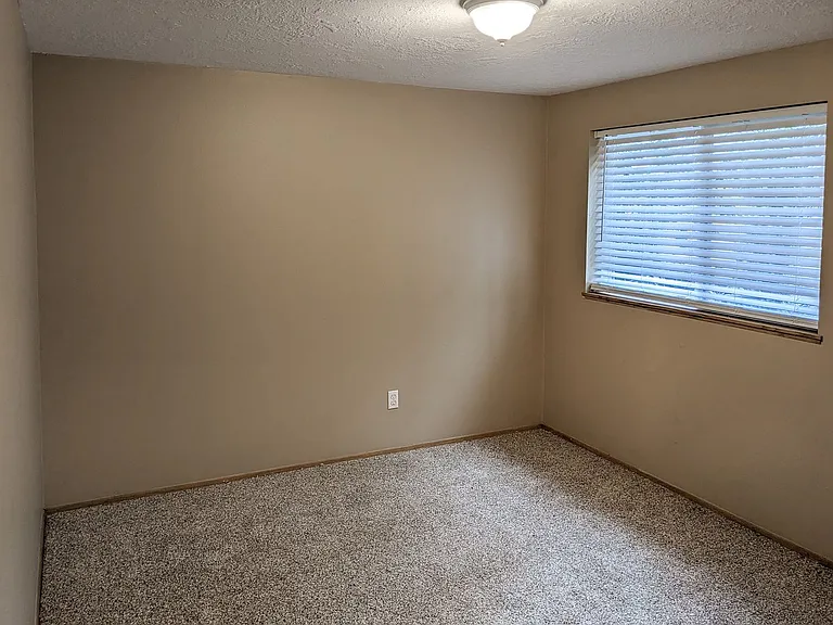 Silverwood Apartments — Photo 27