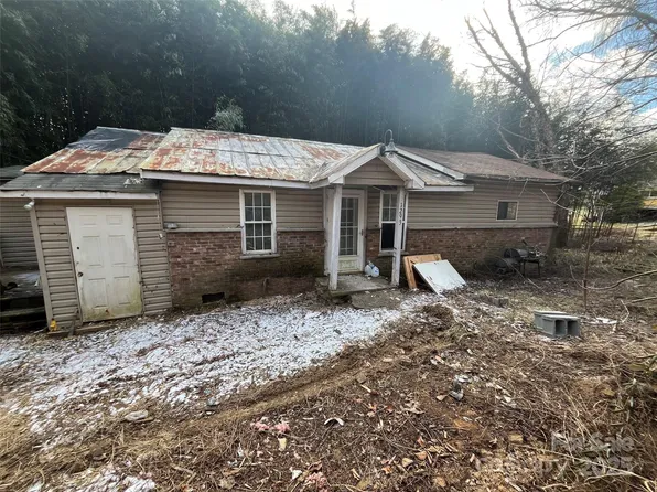 1293 Lake Logan Rd, Canton, NC 28716
