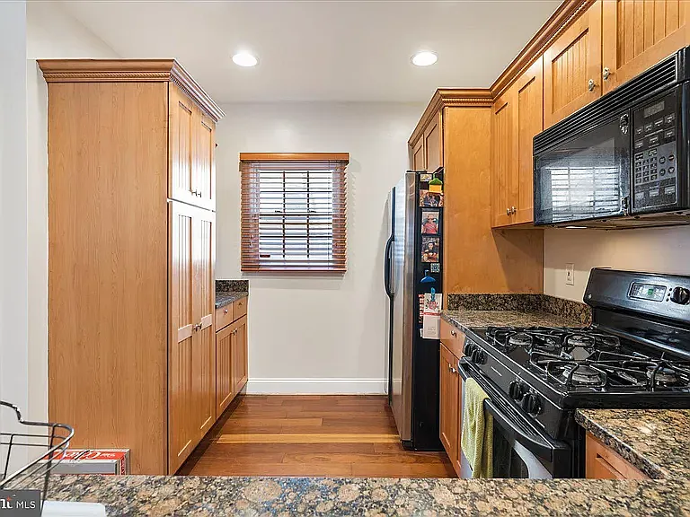 522 S Clinton St — Photo 11