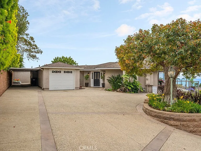 1651 Thurston Dr — Photo 3