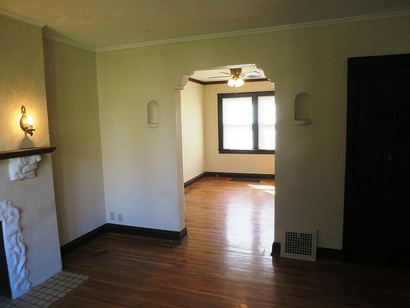 3rd image of 3087 Neil Ave