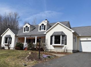 44 Hedgerow Ln, Amherst, MA 01002