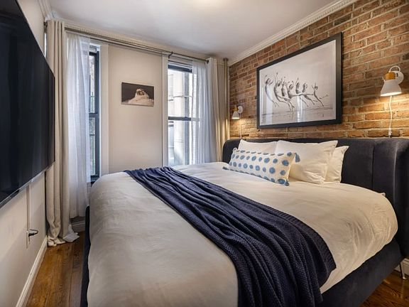 5th image of 166 Mulberry St #E1